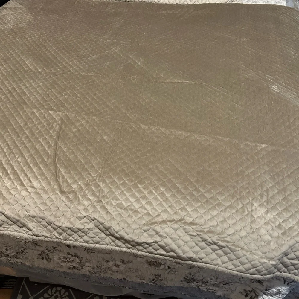 Pendleton Silver Quilted Bedspread